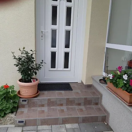 Apartmán In Im Parterre Mit Garten *