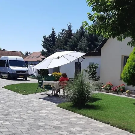 In Im Parterre Mit Garten Bük